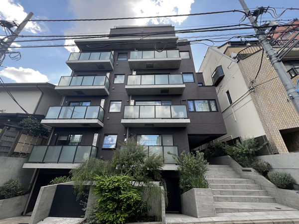 LA REINA ICHIGAYA KAGACHO(ラ・レイナ市谷加賀町)